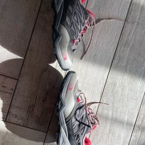 North face hiking low cut boot / sneaker women’s 8.5